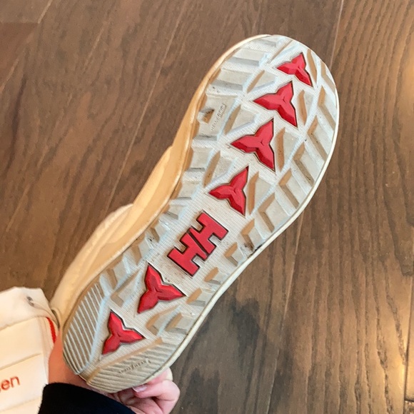 COPY - Helly Hansen White Snowboot - Picture 8 of 15